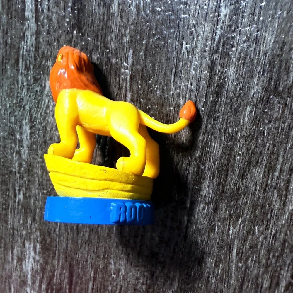 Disney Lion King Mufasa Figurine Unisex Small Yellow Pride Rock Vintage Toy